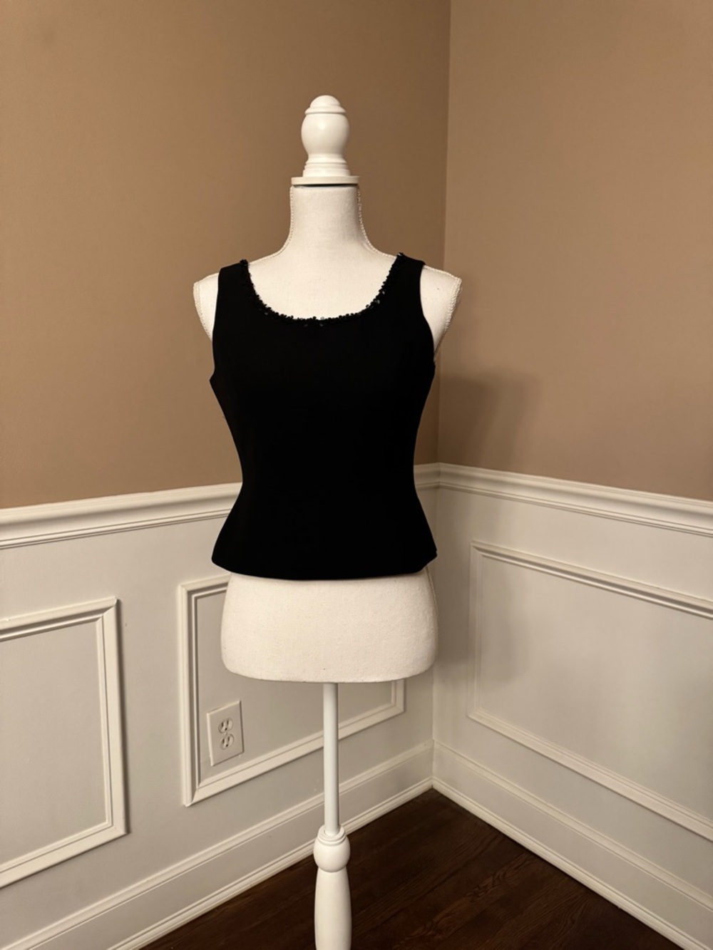 Kasper Black Scoop Neck Sleeveless Tank